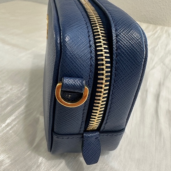 Prada mini  saffiano camera bag - Picture 7 of 16